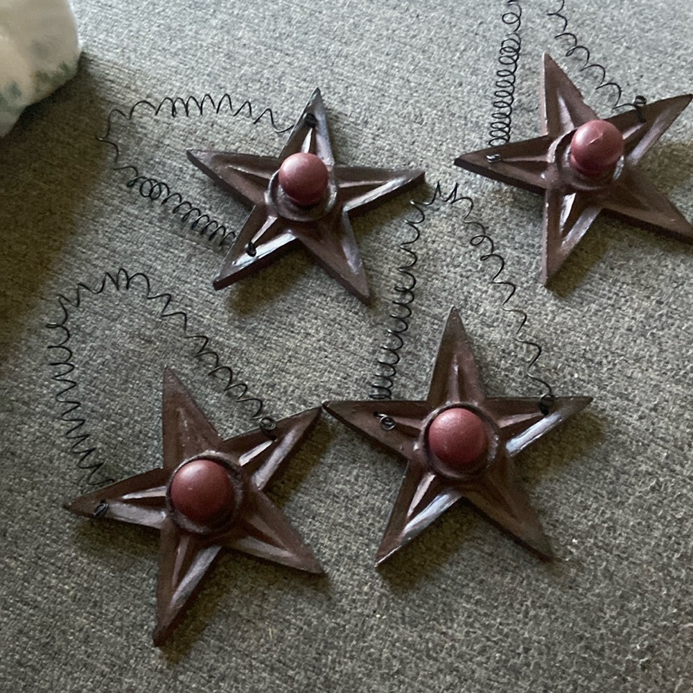 Set of 4/ wood star hook ornaments aprox 3 in F7 poise
